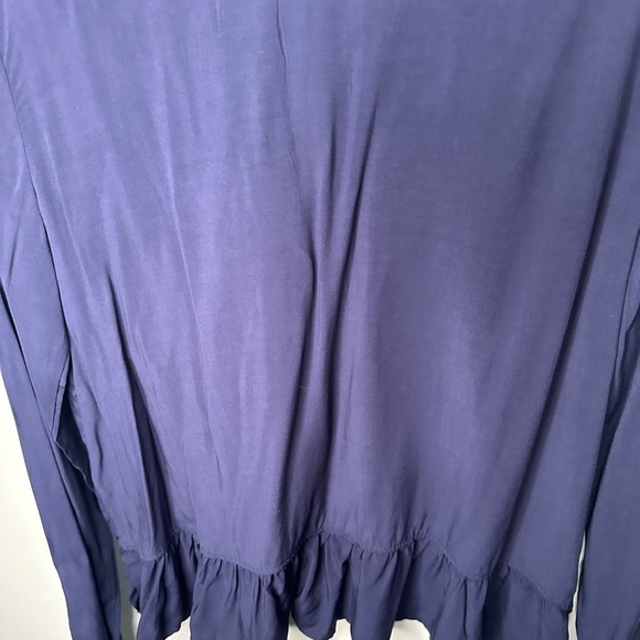 NEW! La Vie en Rose Blue Button Up Long Sleeve Ruffle Trim Top Size Medium - Picture 7 of 9